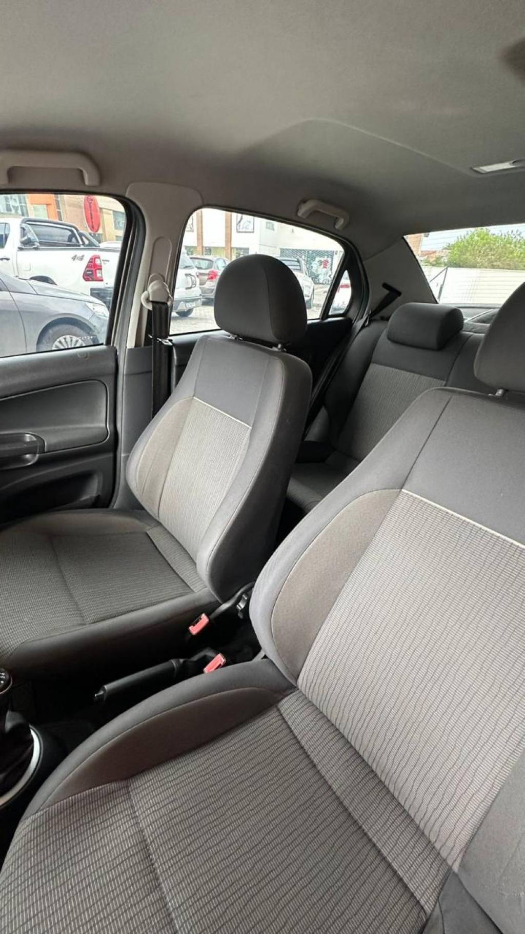 Volkswagen Voyage 1.0 city mi total flex 8v    2014