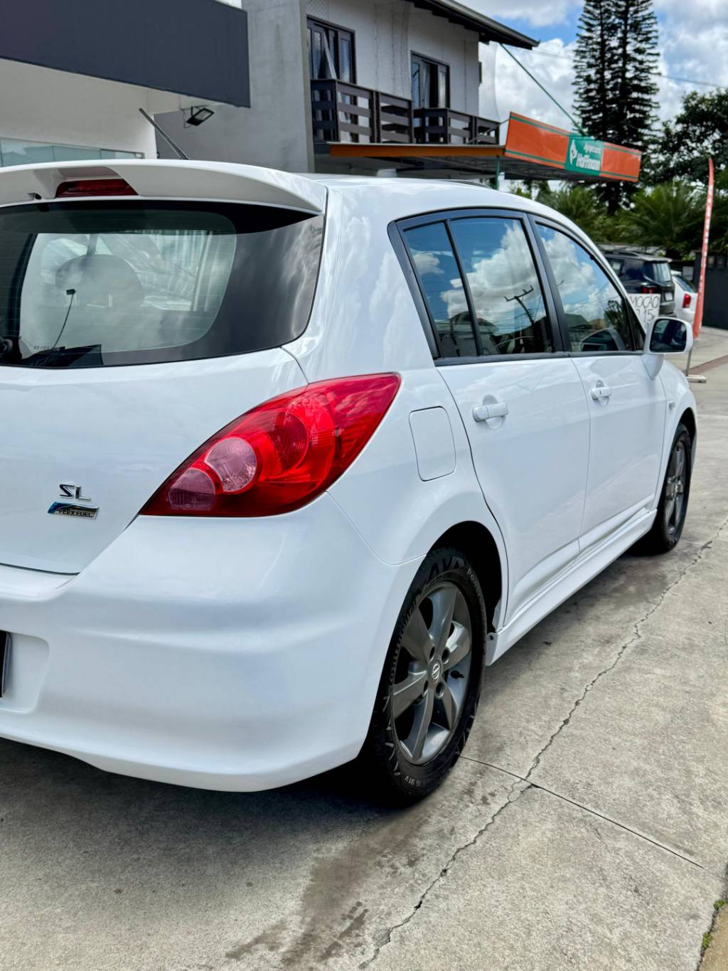 Nissan Tiida 1.8 sl flex aut. 16v    2013