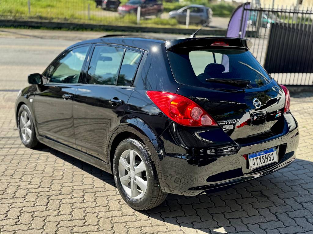 Nissan Tiida 1.8 16v    2012