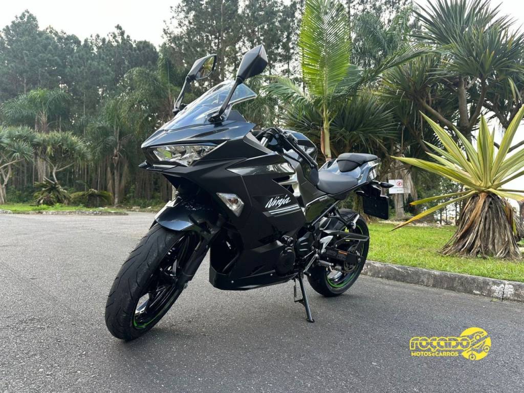 Kawasaki Ninja 400    2022