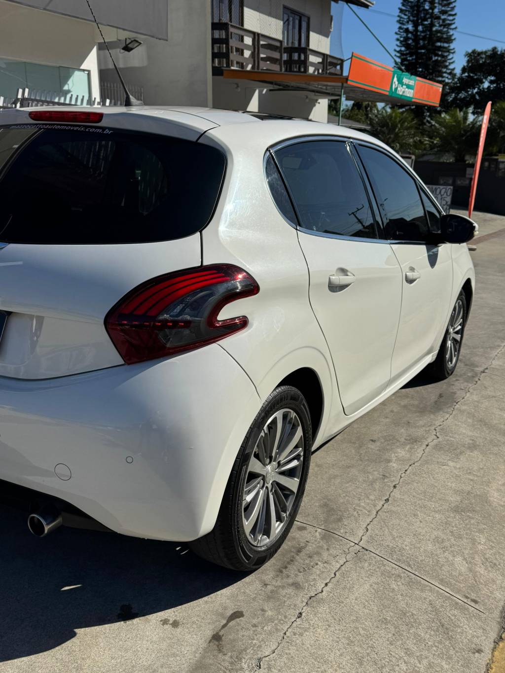 Peugeot 208 1.6 16v    2017