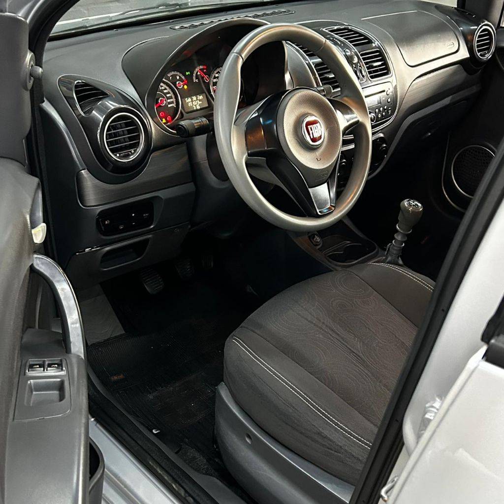 Fiat Grand Siena Siena attrac. 1.4 evo f.flex 8v    2013