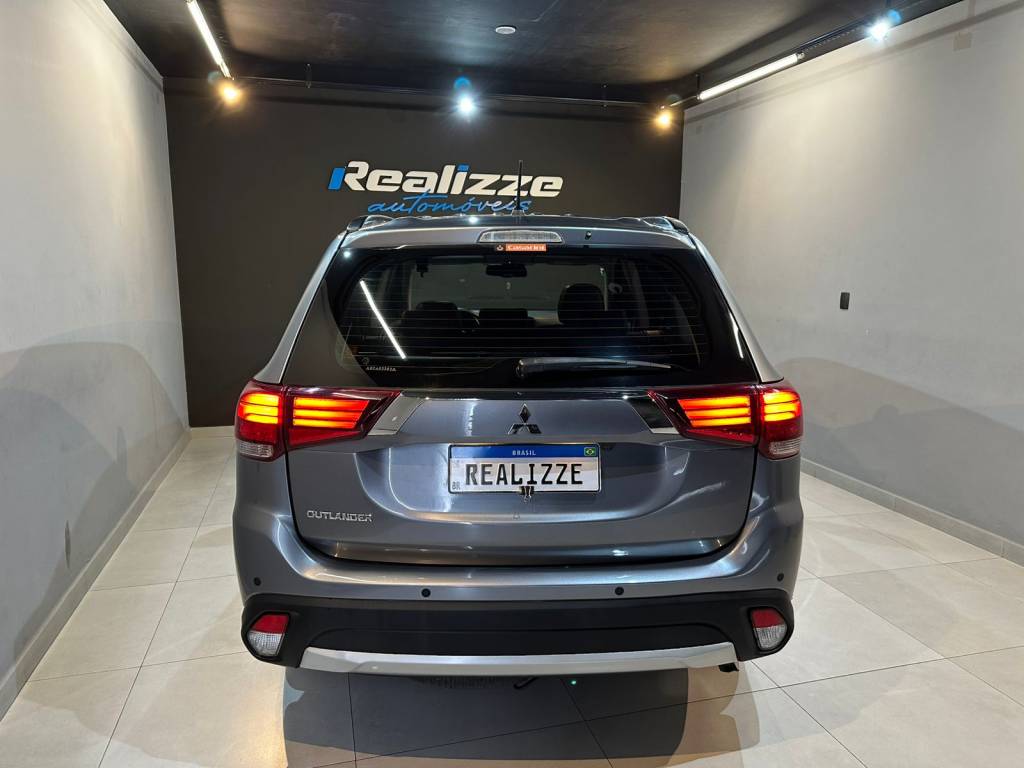 Mitsubishi Outlander 2.0    2016