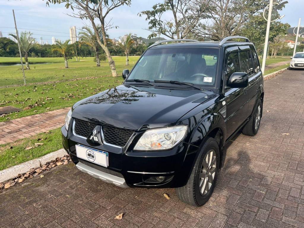 Mitsubishi Pajero 2.0 aut    2014