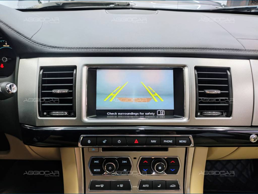 Jaguar XF     2015