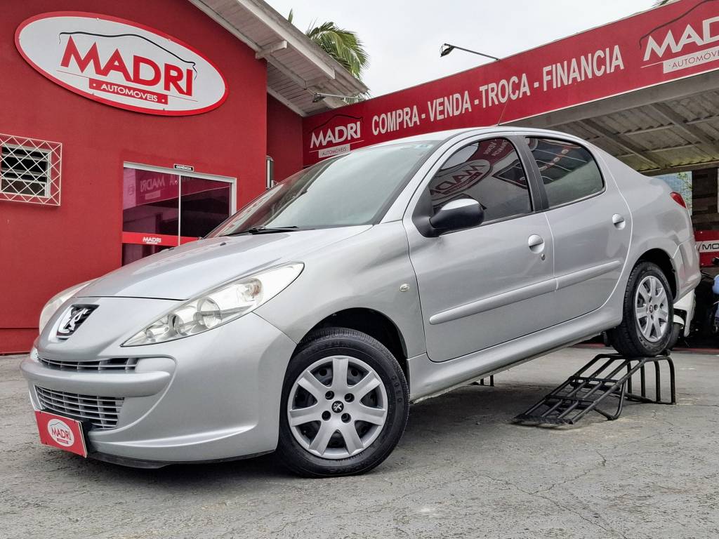 Peugeot 207 1.4 8V    2012