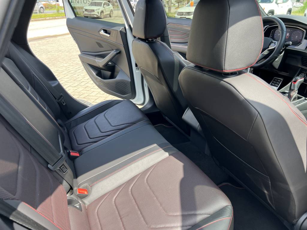 Volkswagen Jetta 2.0 16v 4p aut.    2023