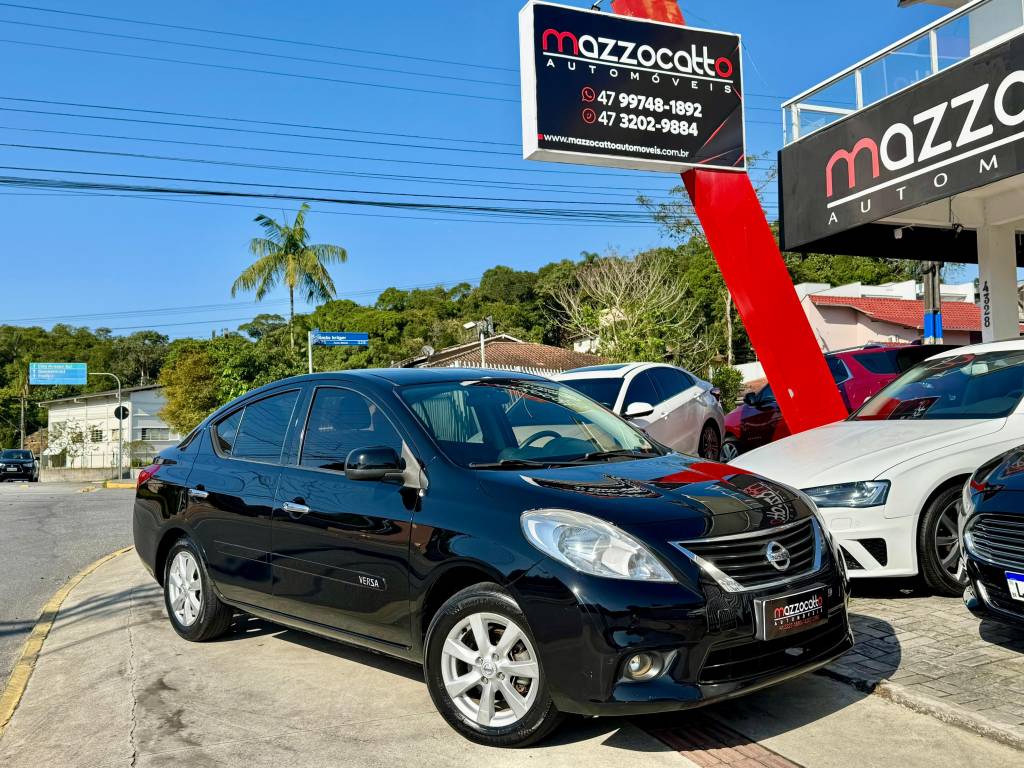 Nissan Versa 1.6 16V    2014