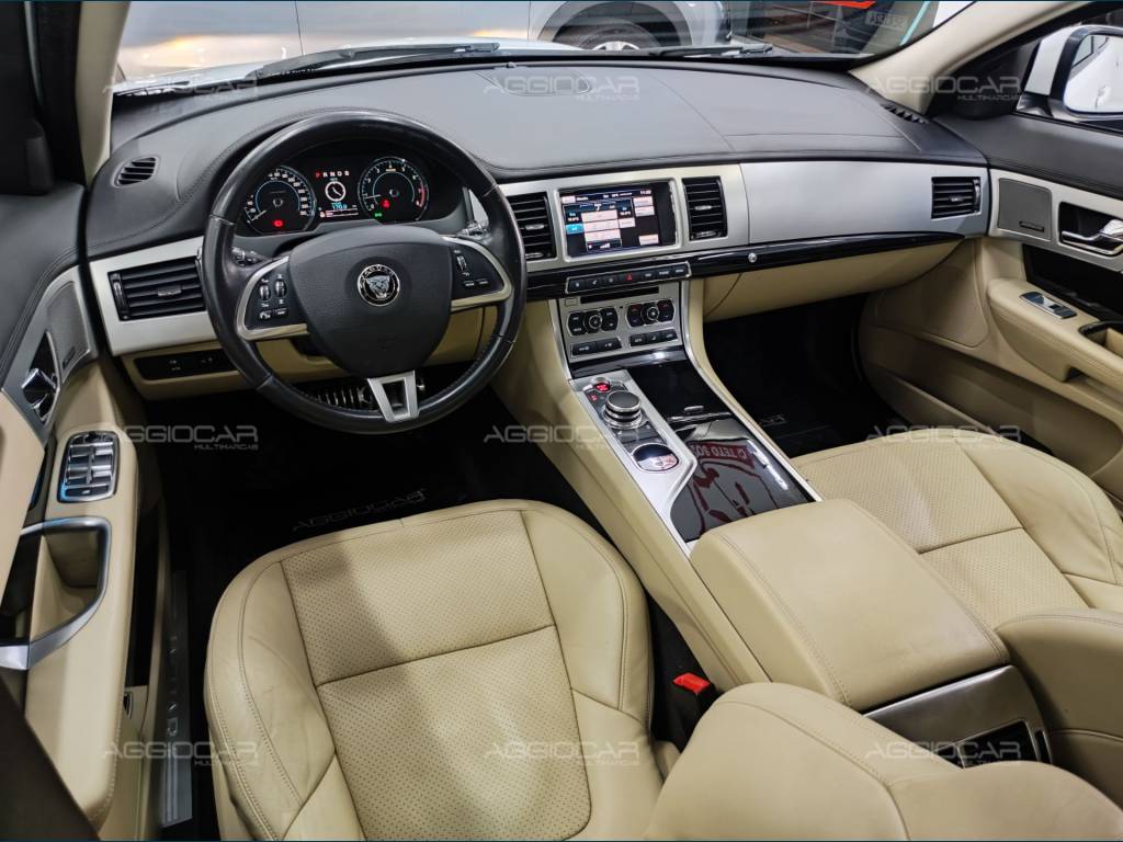 Jaguar XF     2015
