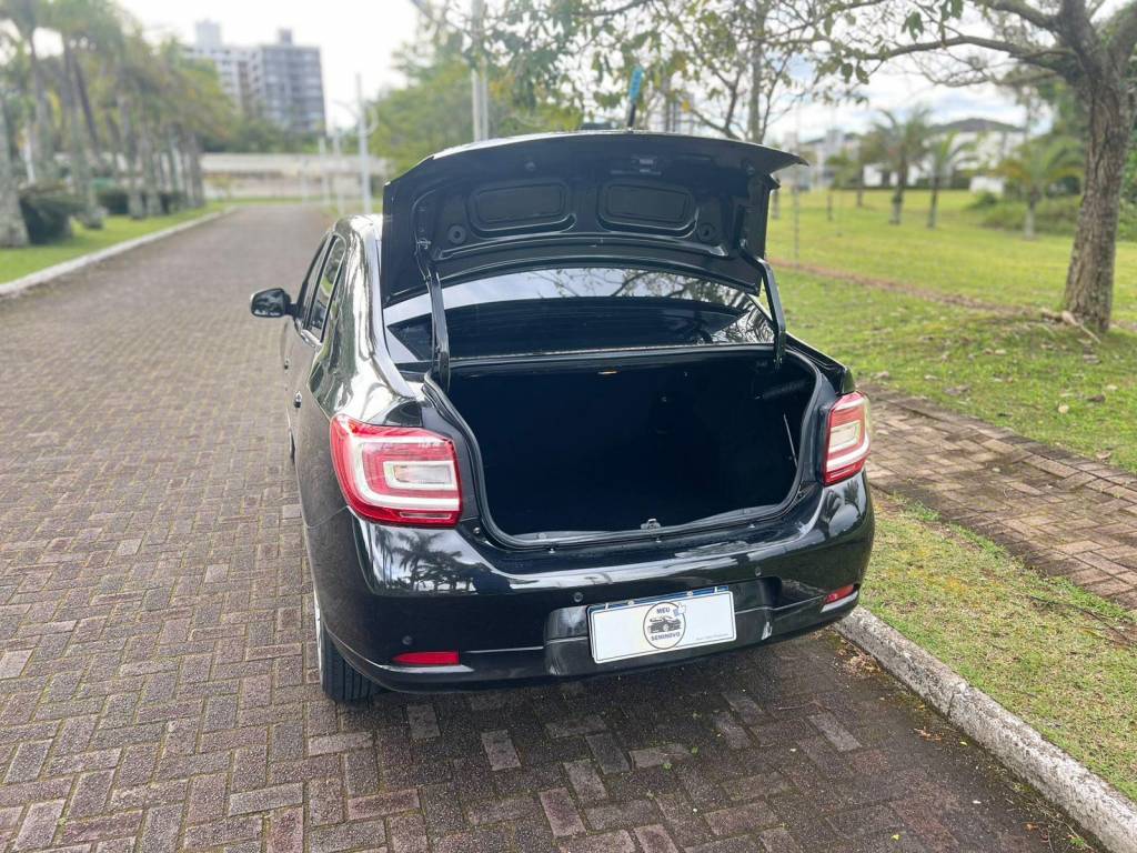 Renault Logan 1.0 expression flex    2014