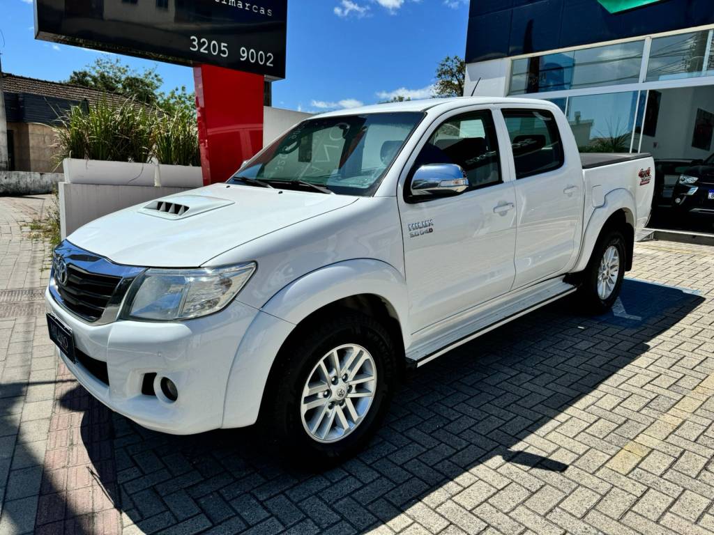 Toyota Hilux 3.0    2014