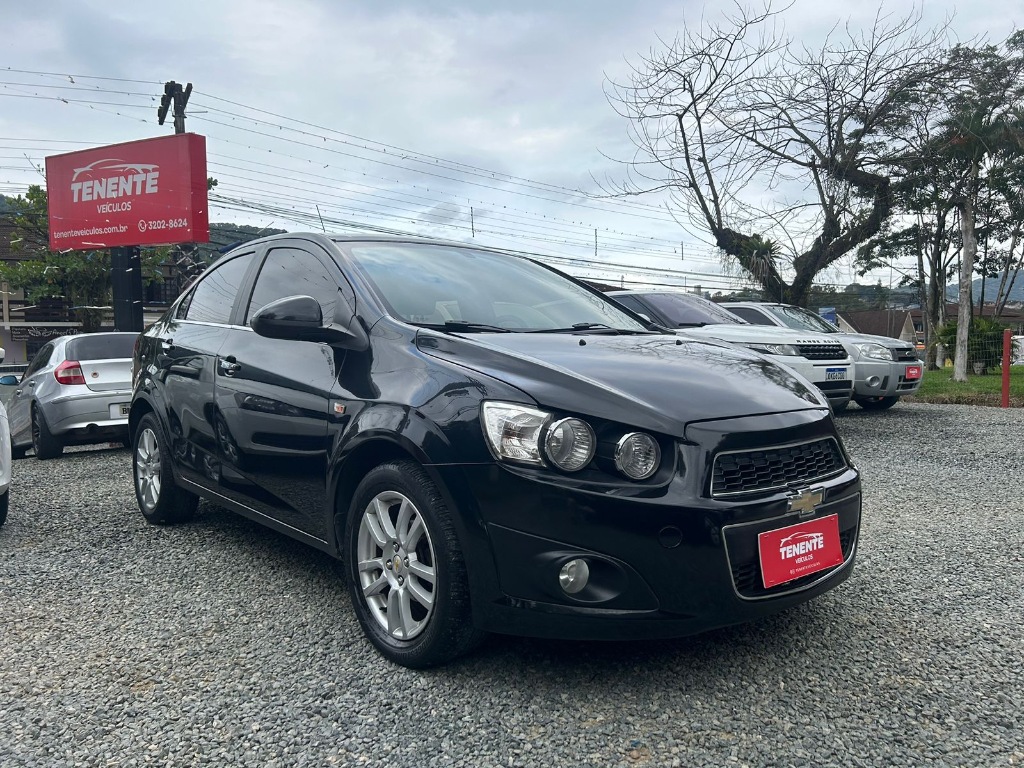 Chevrolet Sonic LTZ automático    2012