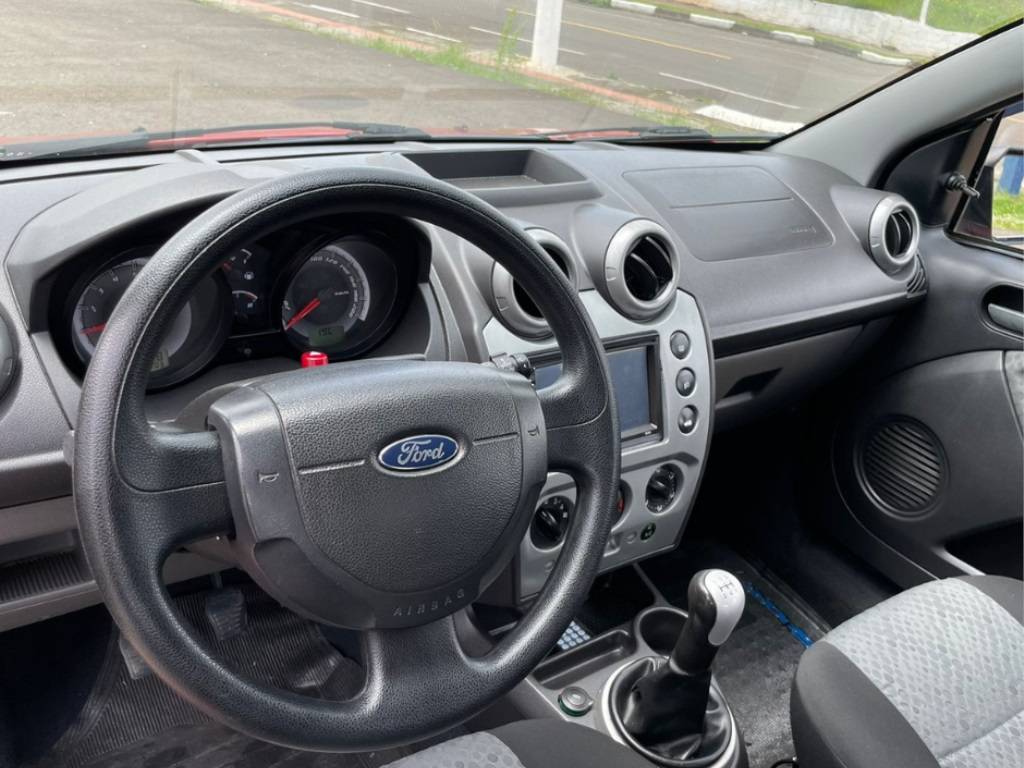 Ford Fiesta 1.0 rocam hatch 8v flex 4p manual    2014