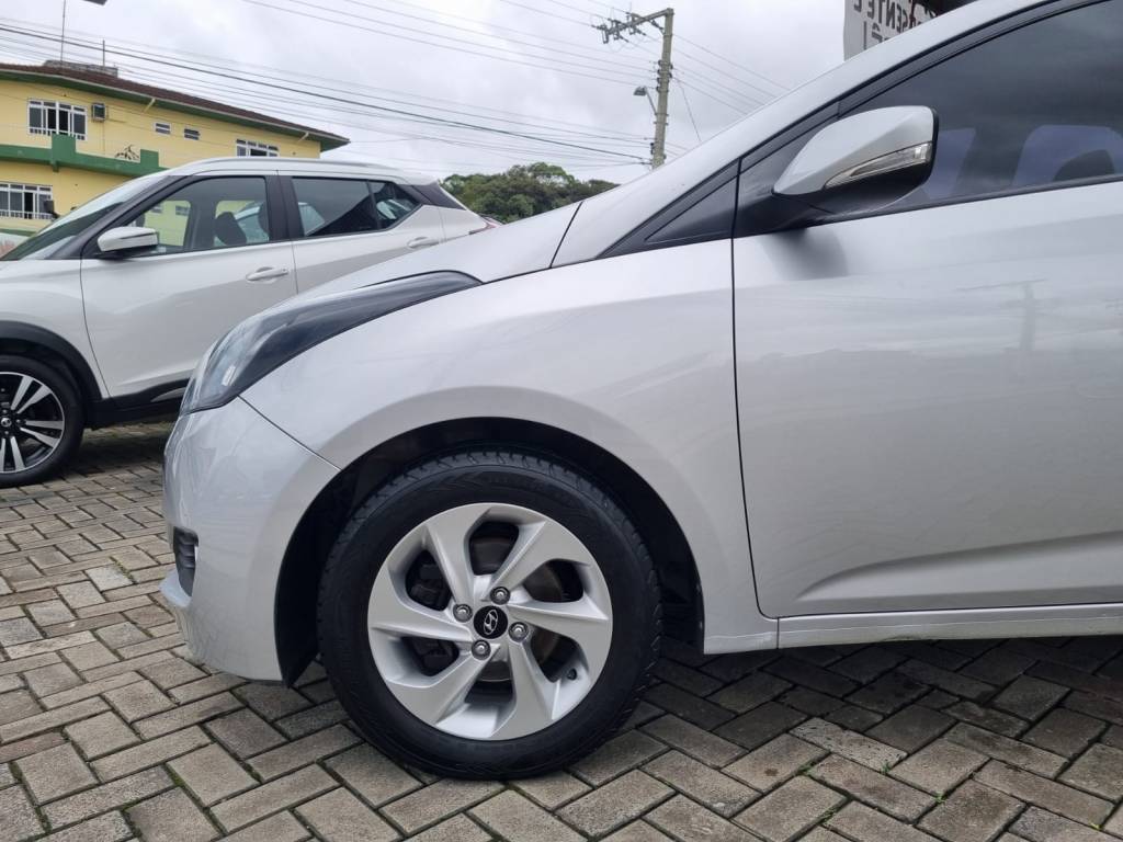 Hyundai HB20S Comfort 1.6 flex manual    2016