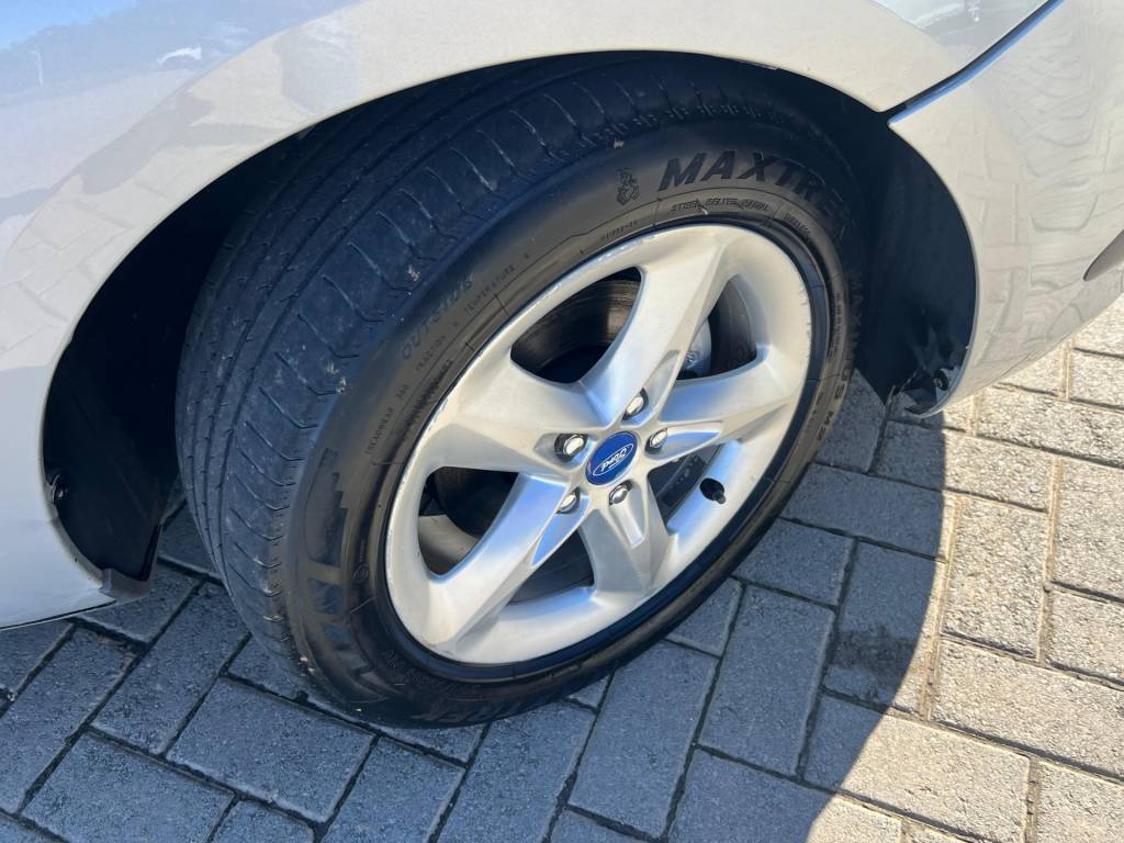 Ford Focus 1.6 s/se/se plus flex 8v/16v  5p    2011