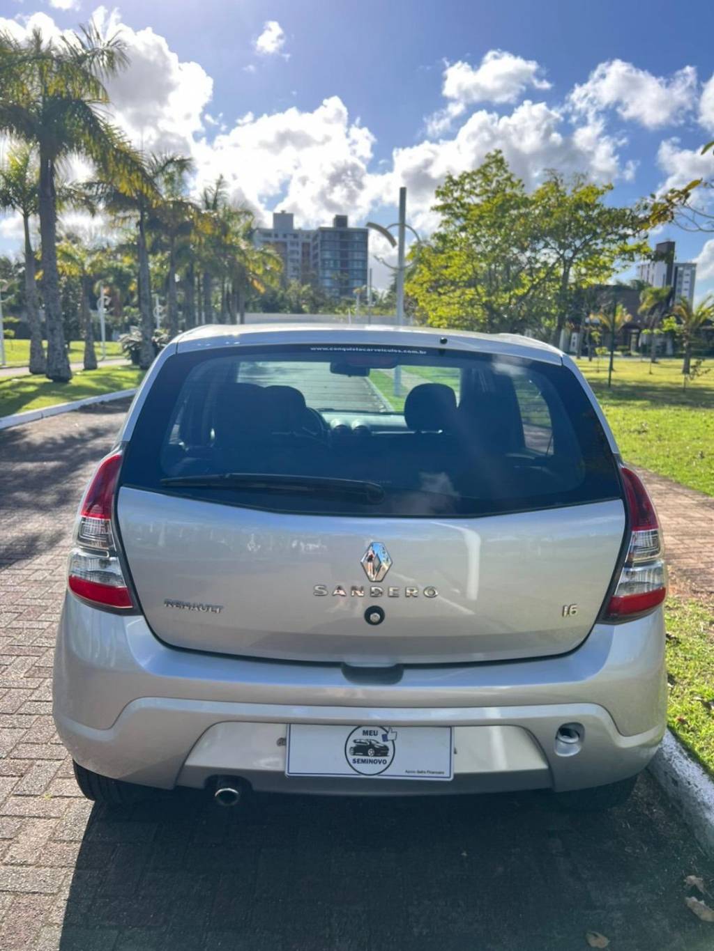 Renault Sandero 1.6 privilege    2014