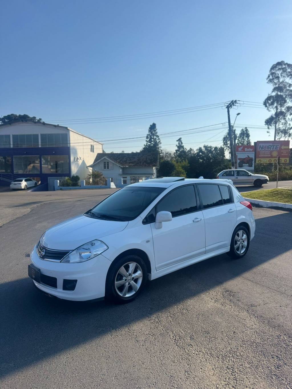 Nissan Tiida 1.8    2013