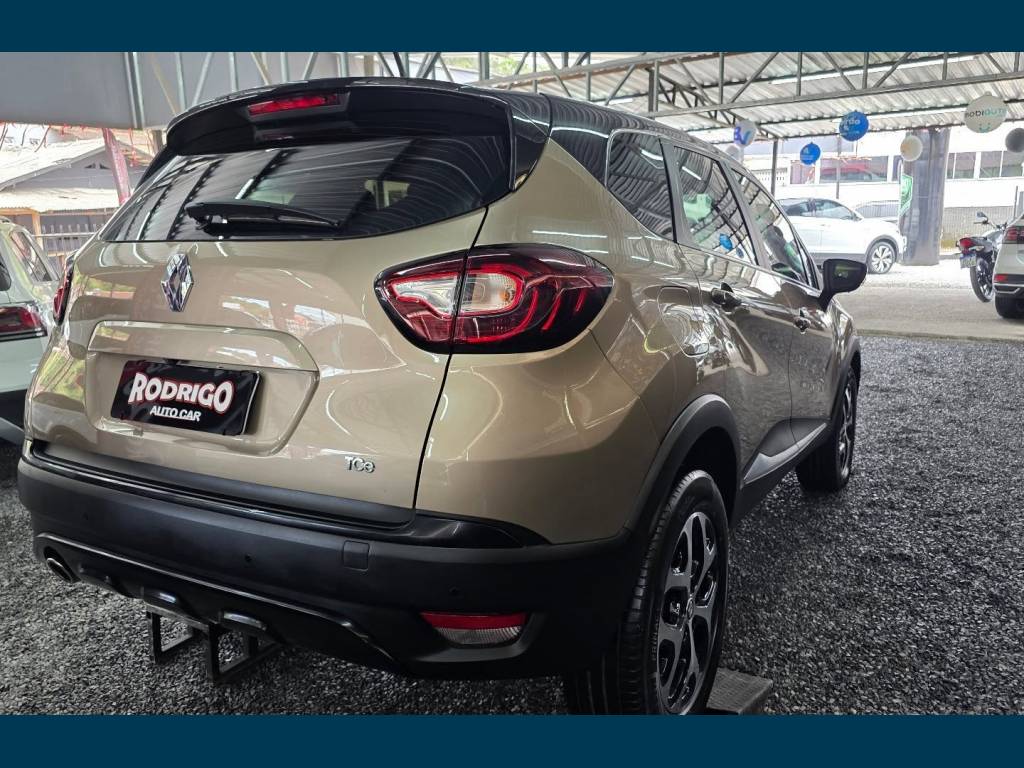 Renault Captur 1.3    2022