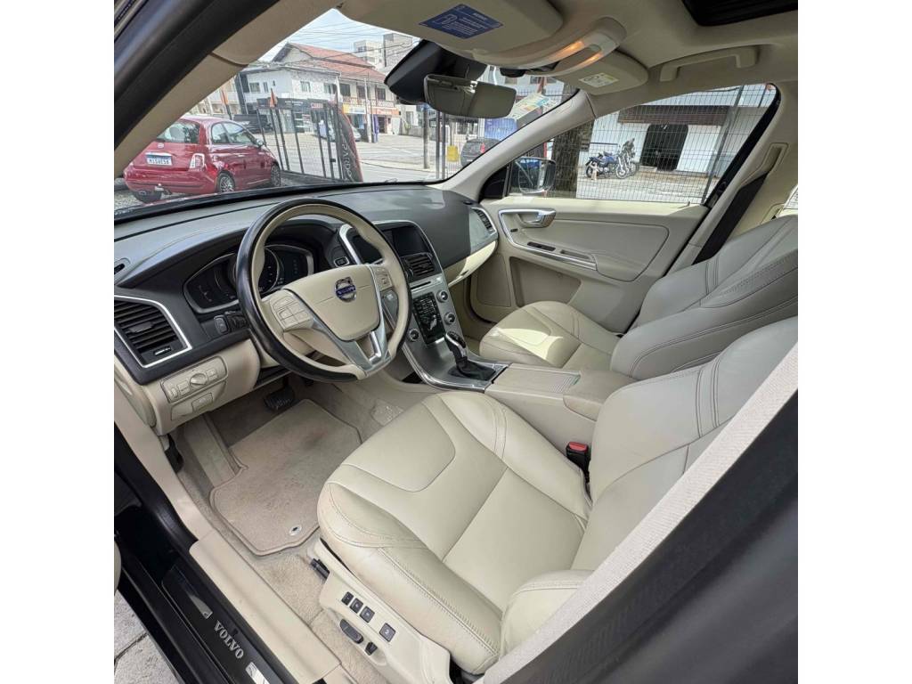 Volvo XC60 2.4 d5 momentum diesel awd 4p automÁtico    2017