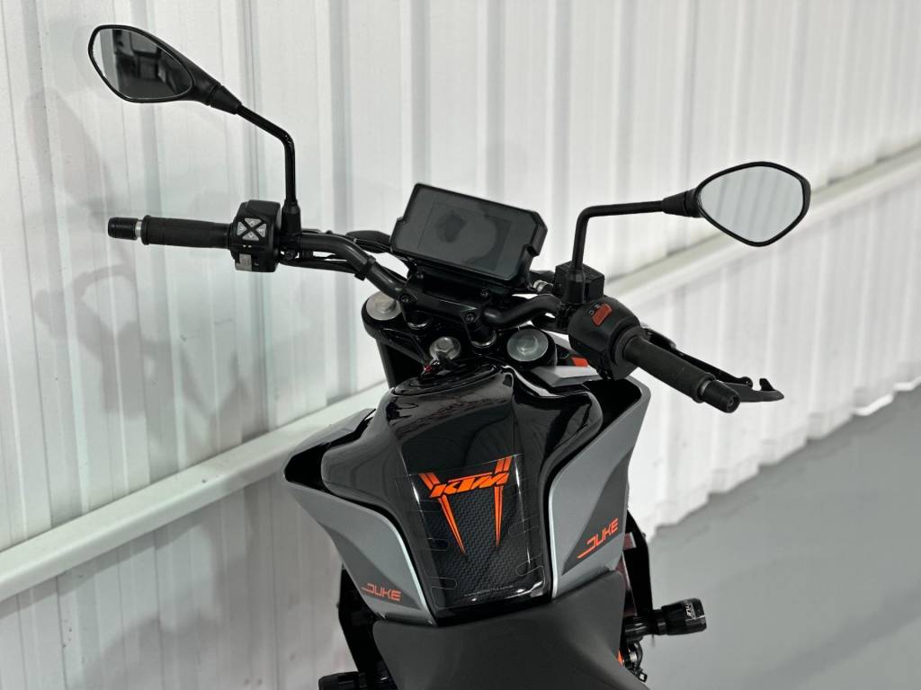 KTM Duke 390 abs    2023