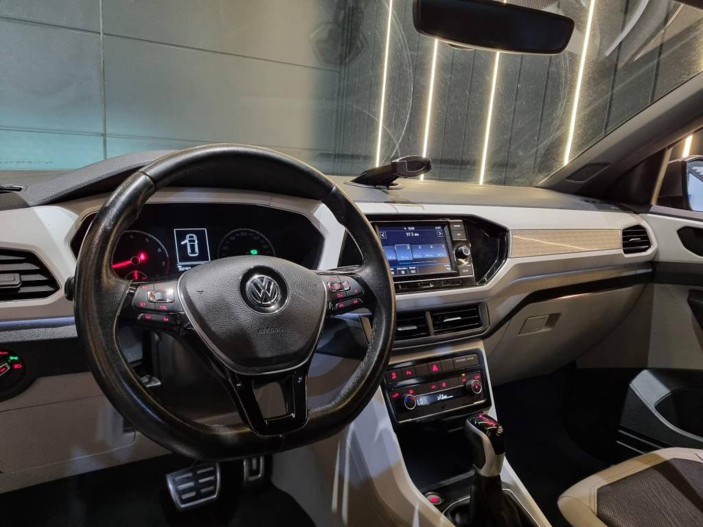 Volkswagen T-Cross Highline 250 tsi 1.4 flex 16v 5p automático.    2020