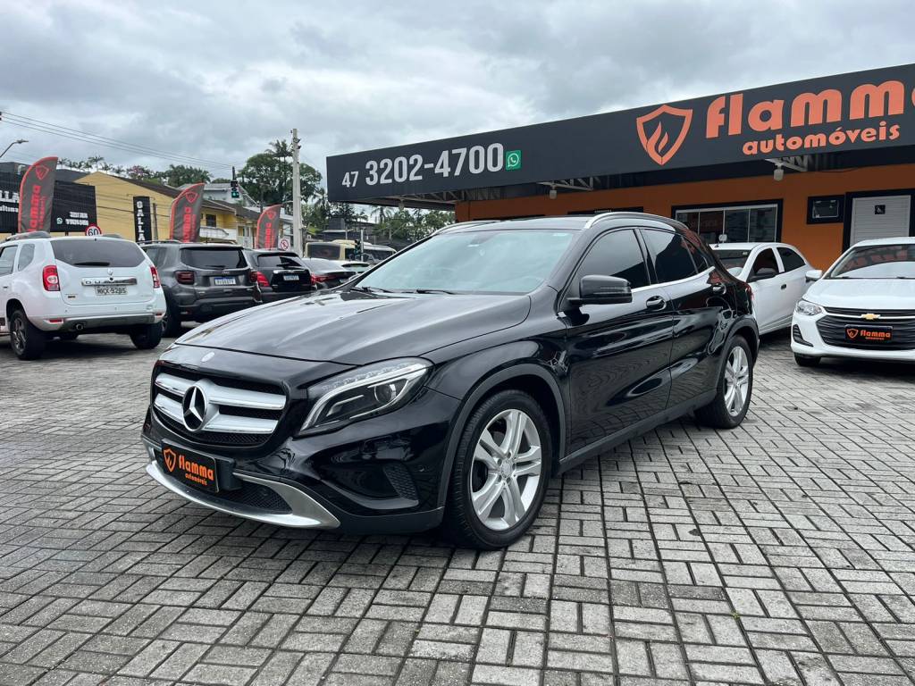 Mercedes Benz GLA 200 1.6    2015