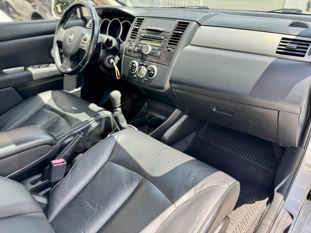 Nissan Tiida 1.8 sl flex aut. 16v    2013