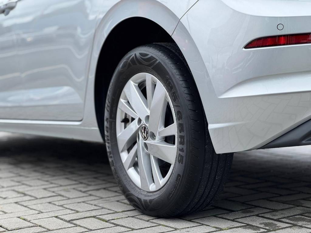 Volkswagen Polo 1.0 comfortline tsi flex aut.    2024