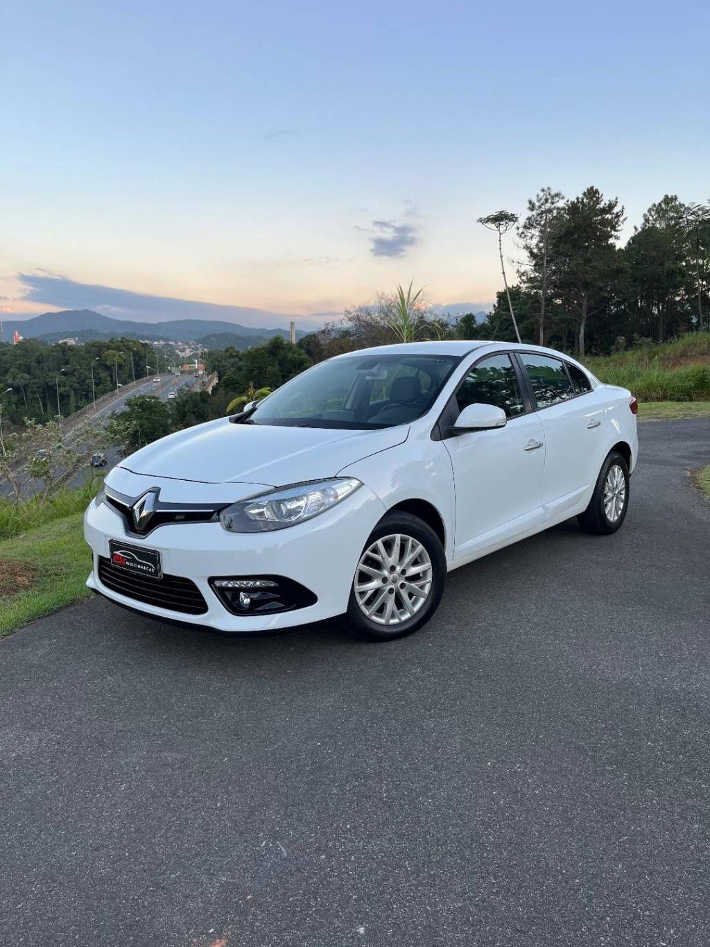 Renault Fluence Sed. Dyn. Plus 2.0 16V FLEX Aut.    2016