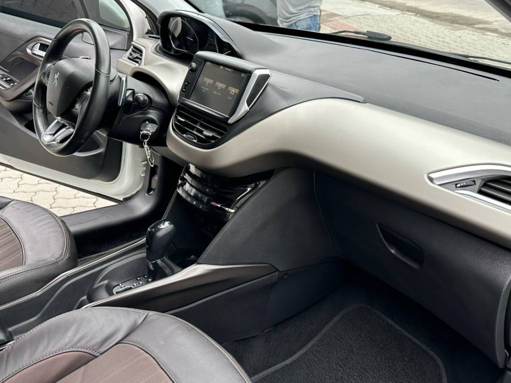 Peugeot 2008 1.6 16v    2017