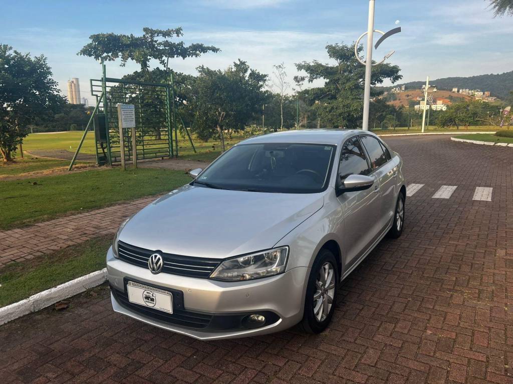 Volkswagen Jetta Comfortline 2.0 T.Flex 8V 4p Tipt.    2013