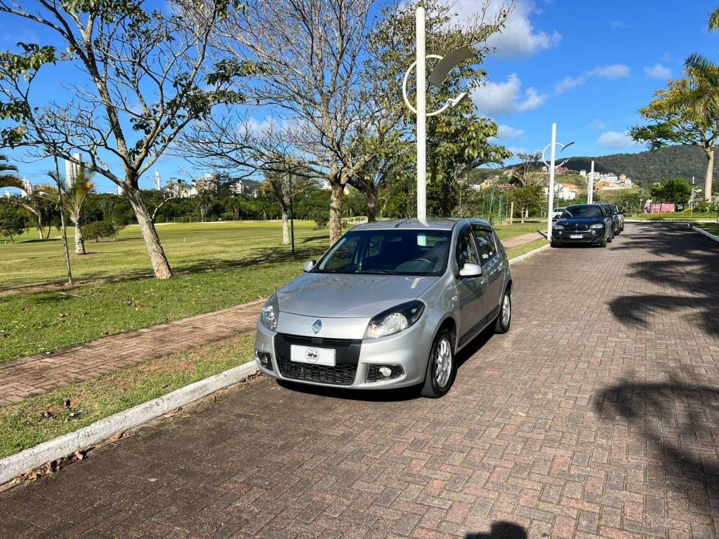 Renault Sandero 1.6 privilege    2014