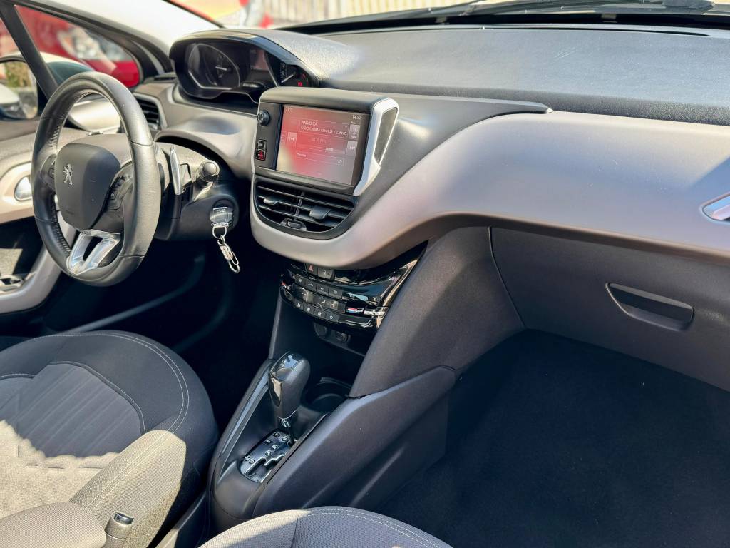 Peugeot 208 1.6 16v    2017
