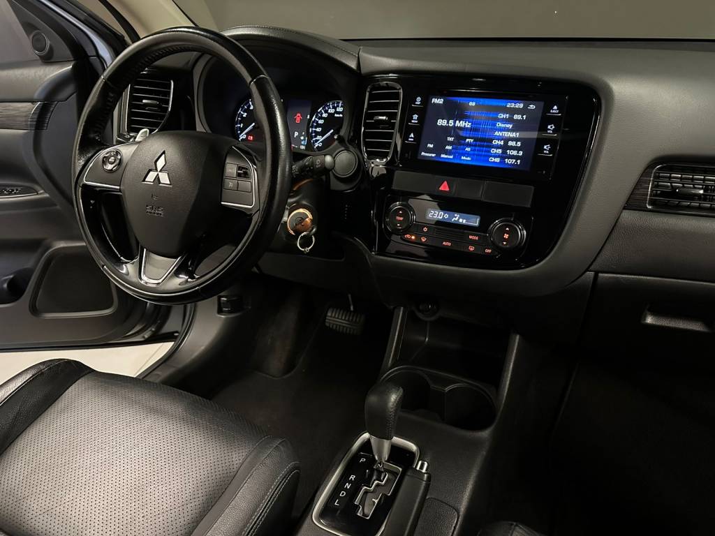 Mitsubishi Outlander 2.0    2016