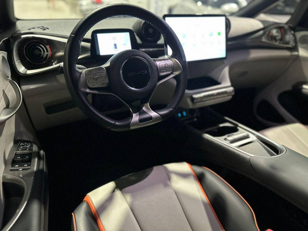 BYD Dolphin EV (elétrico)    2024