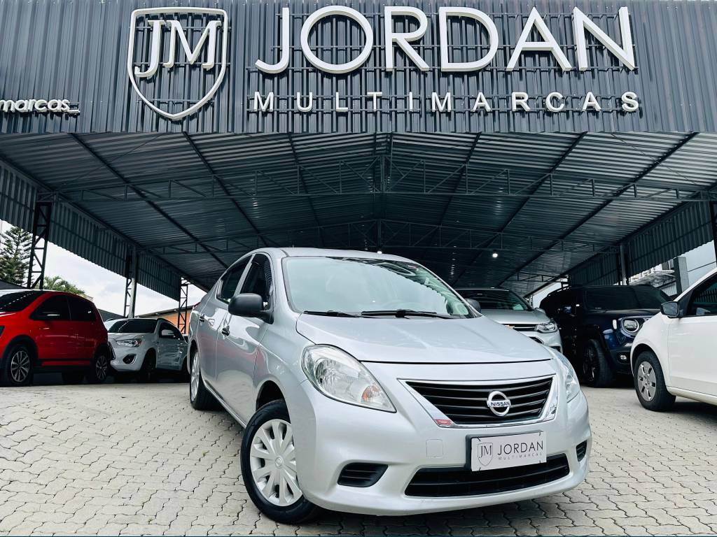 Nissan Versa 1.6 16V    2013