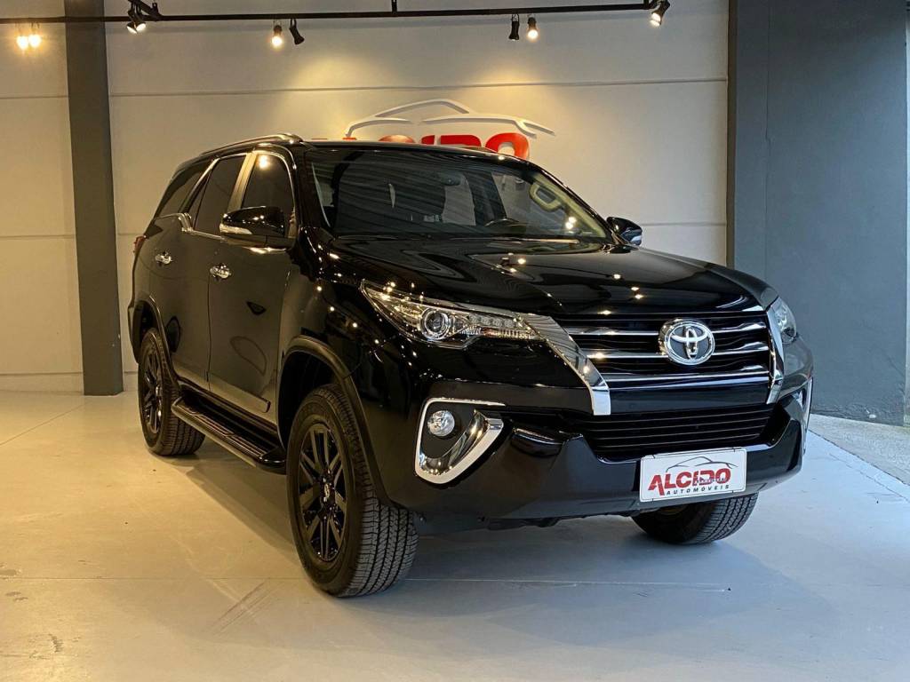 Toyota Hilux SW SR    2017