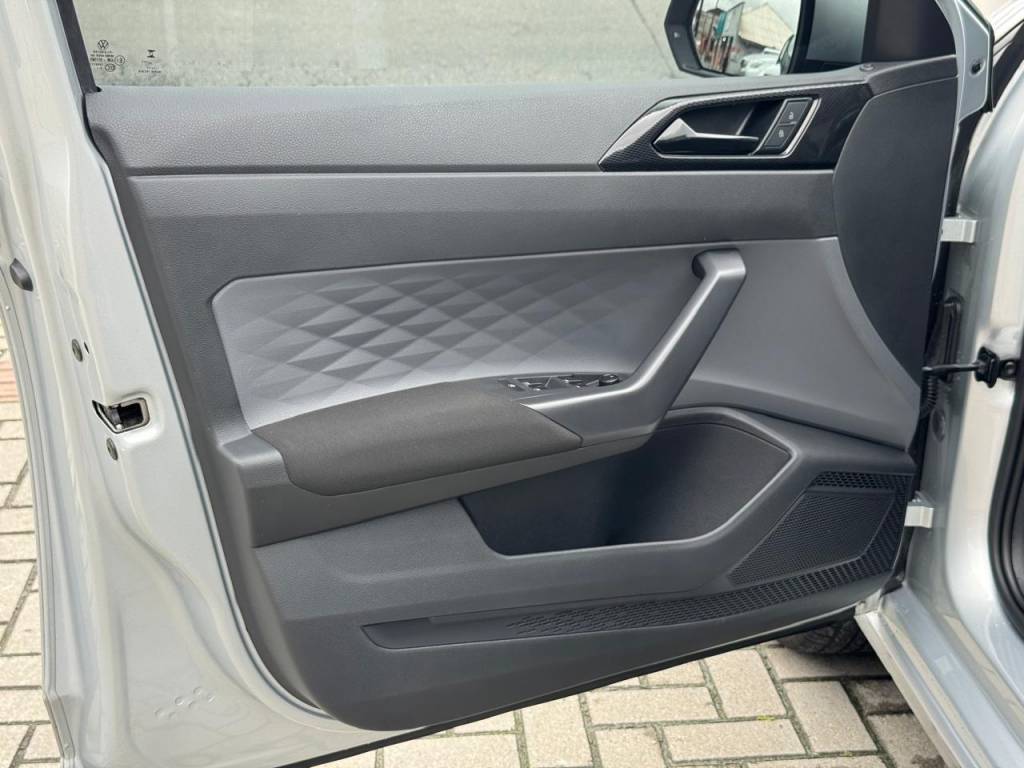 Volkswagen Polo 1.0 comfortline tsi flex aut.    2024