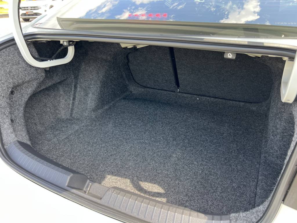 Volkswagen Jetta 2.0 16v 4p aut.    2023