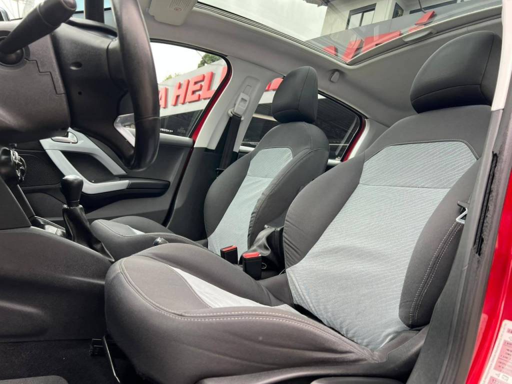 Peugeot 208 Allure    2014