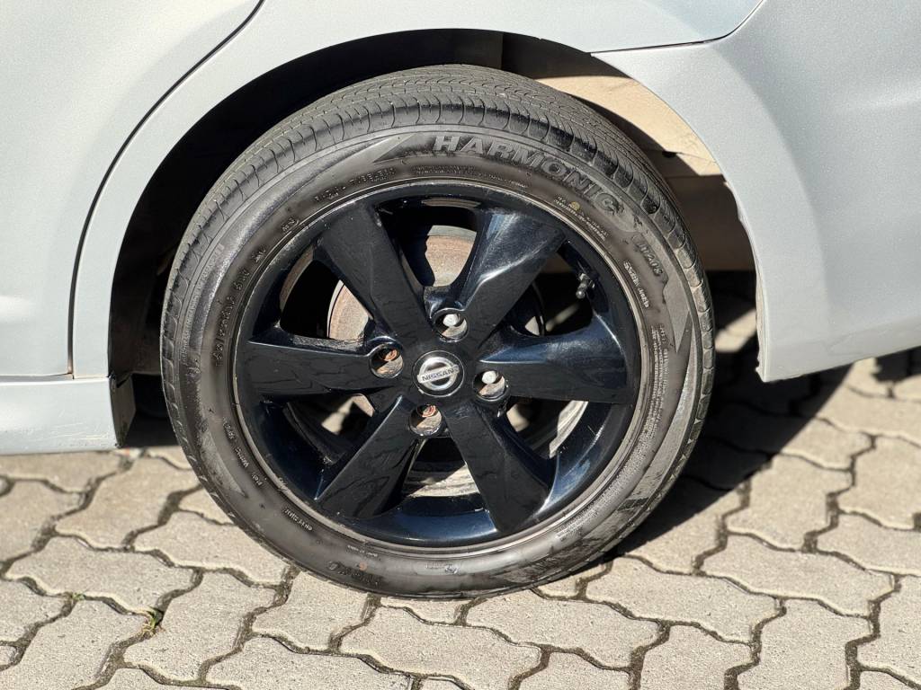 Nissan Tiida 1.8 sl flex aut. 16v    2013