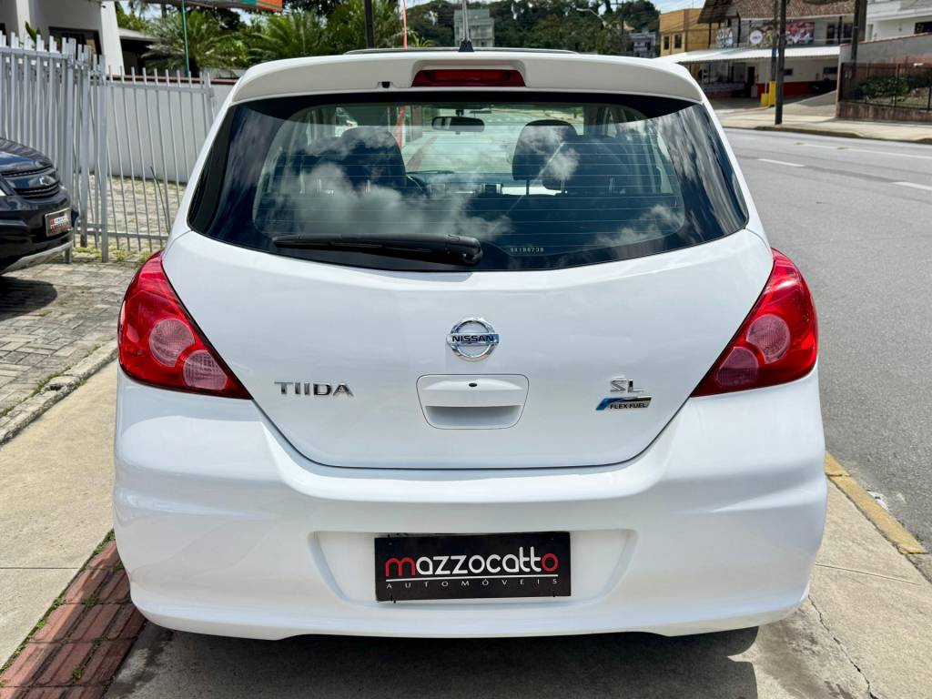 Nissan Tiida 1.8 sl flex aut. 16v    2013