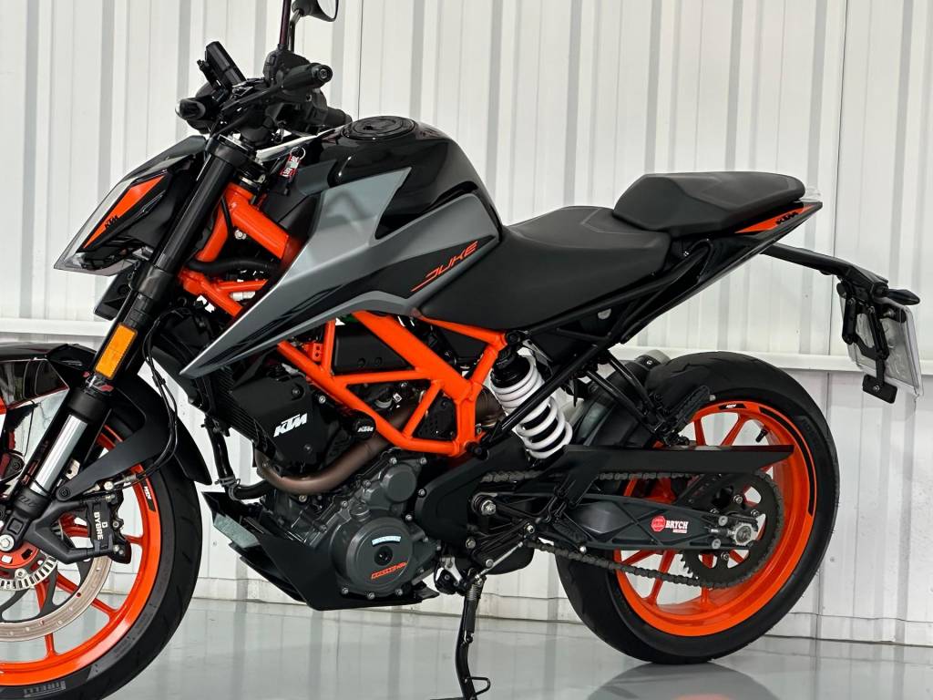 KTM Duke 390 abs    2023