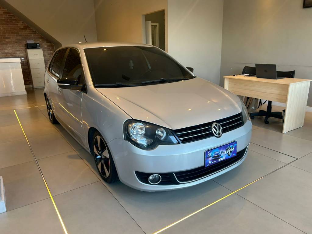 Volkswagen Polo 1.6 sportline mi total flex 8v    2014