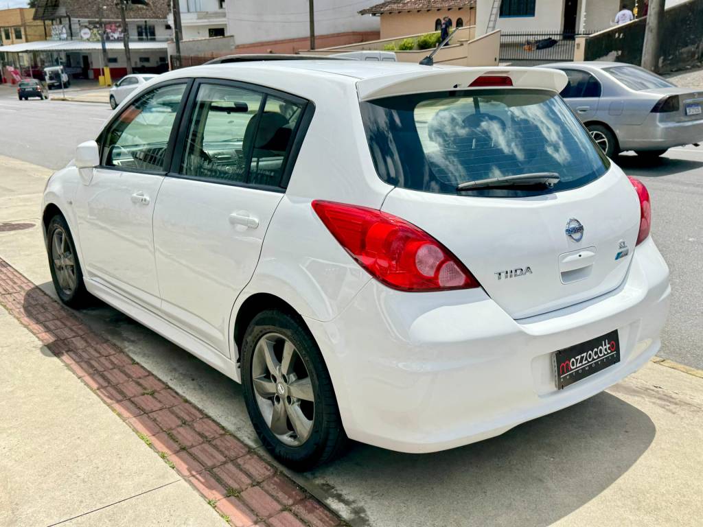 Nissan Tiida 1.8 sl flex aut. 16v    2013