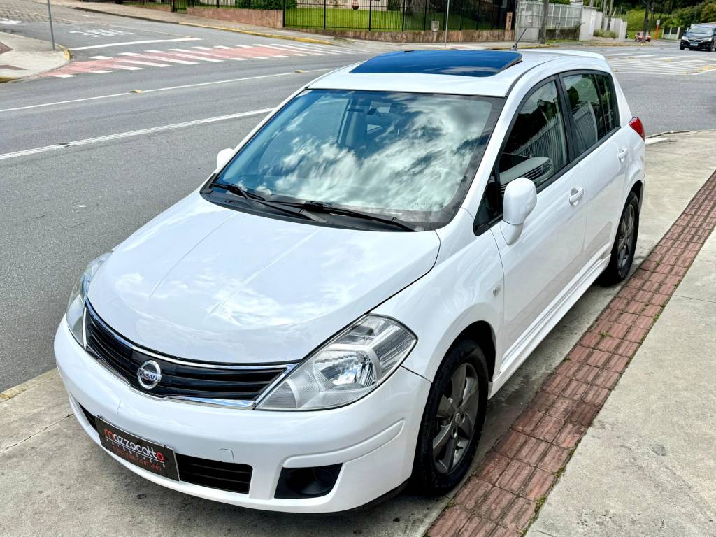 Nissan Tiida 1.8 sl flex aut. 16v    2013