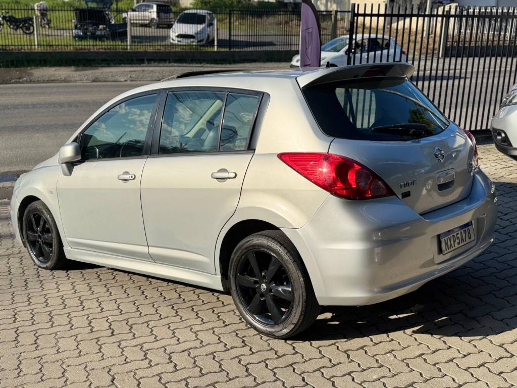 Nissan Tiida 1.8 sl flex aut. 16v    2013