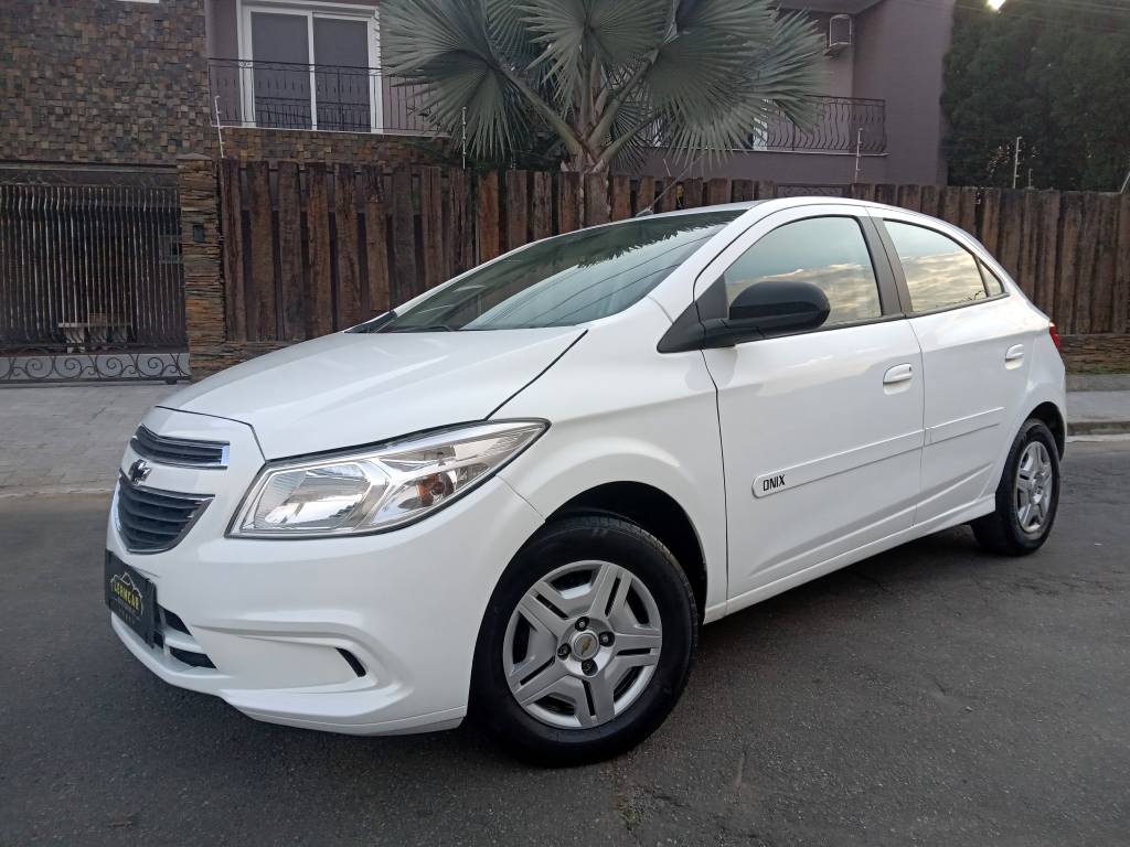 Chevrolet Onix 1.0    2015