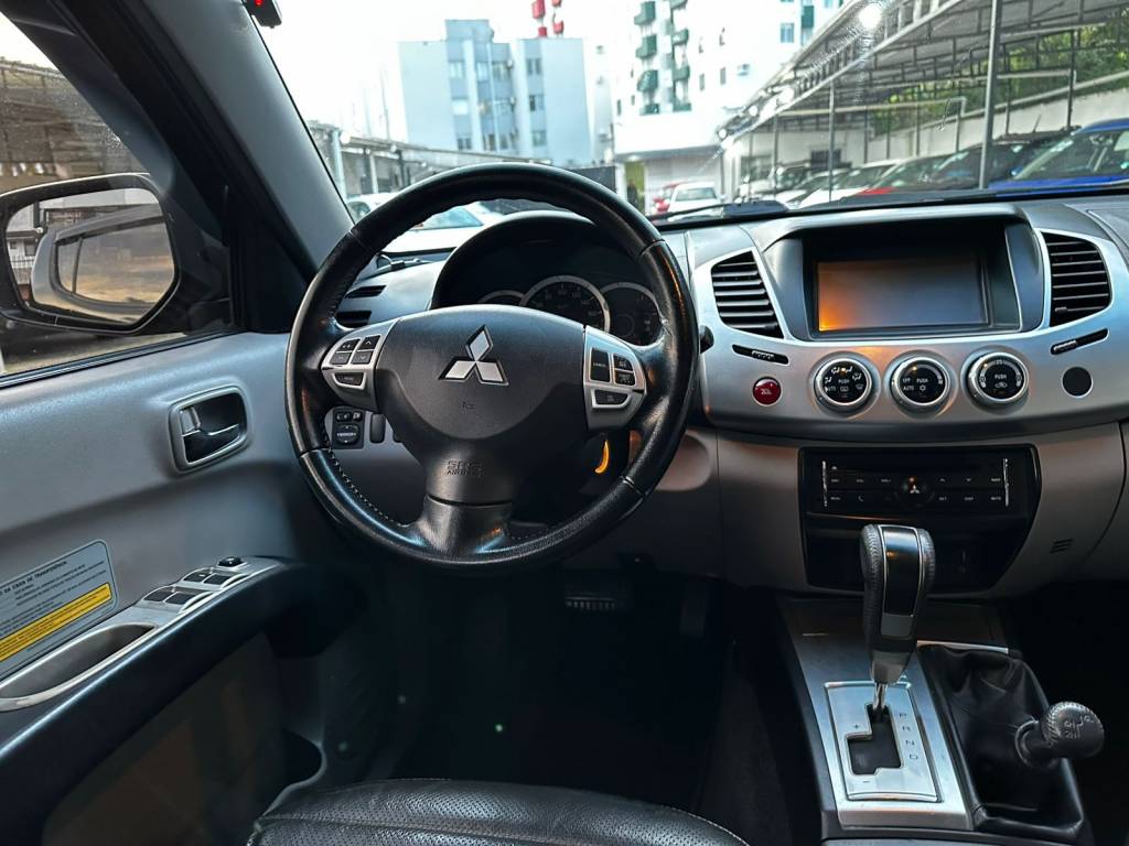 Mitsubishi L200 Triton hpe cd tb int. diesel aut.    2015