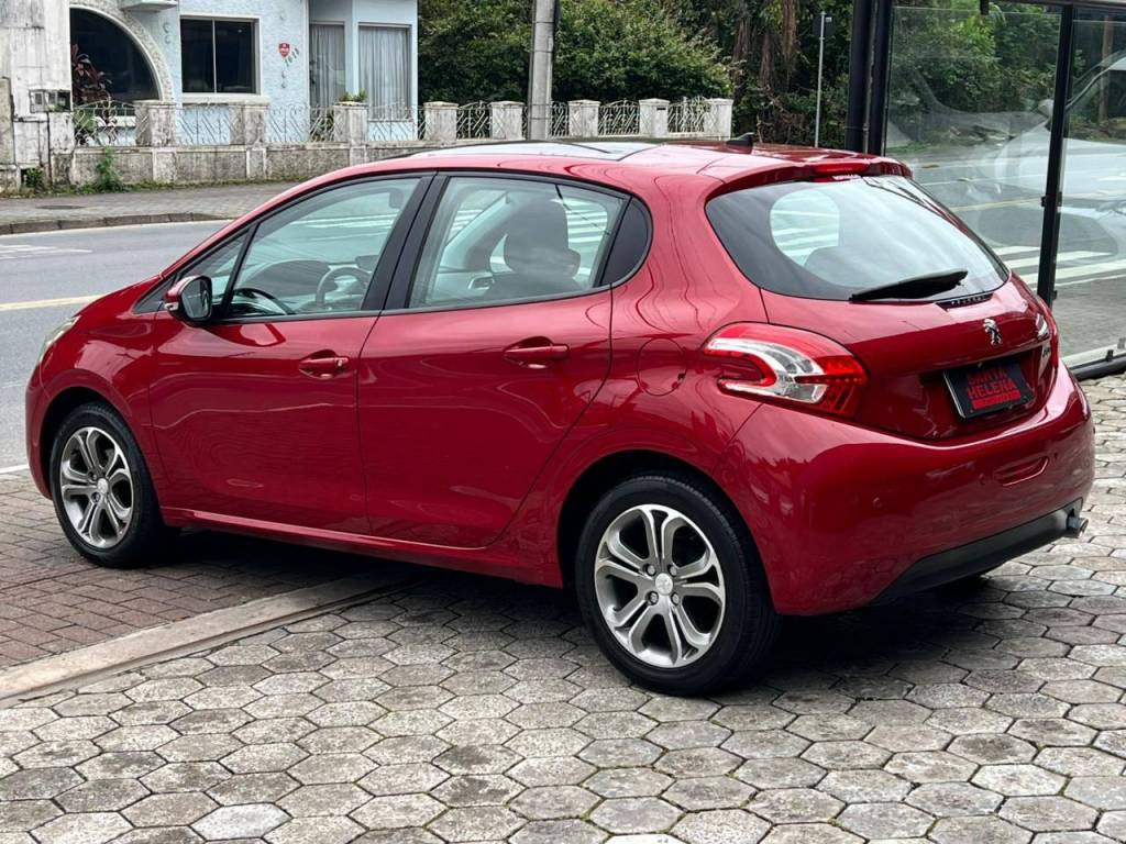 Peugeot 208 Allure    2014